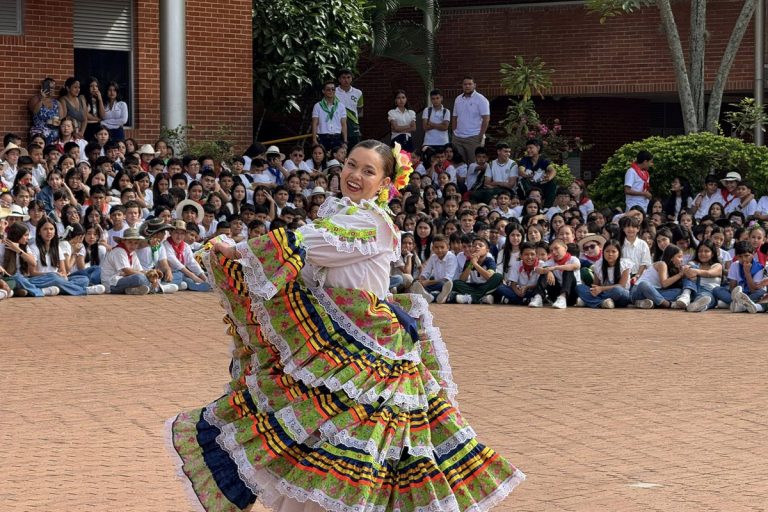 2_fiestas_folclor_grande_IE_IBAGUE